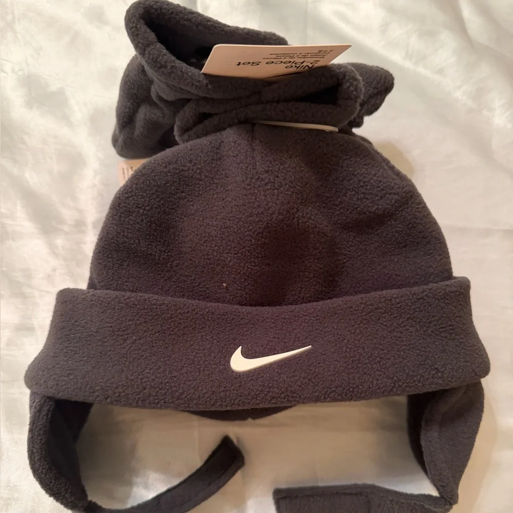 NWT Nike Toddler 2-Piece Fleece Set Trapper Hat and Mittens Gray 2/4